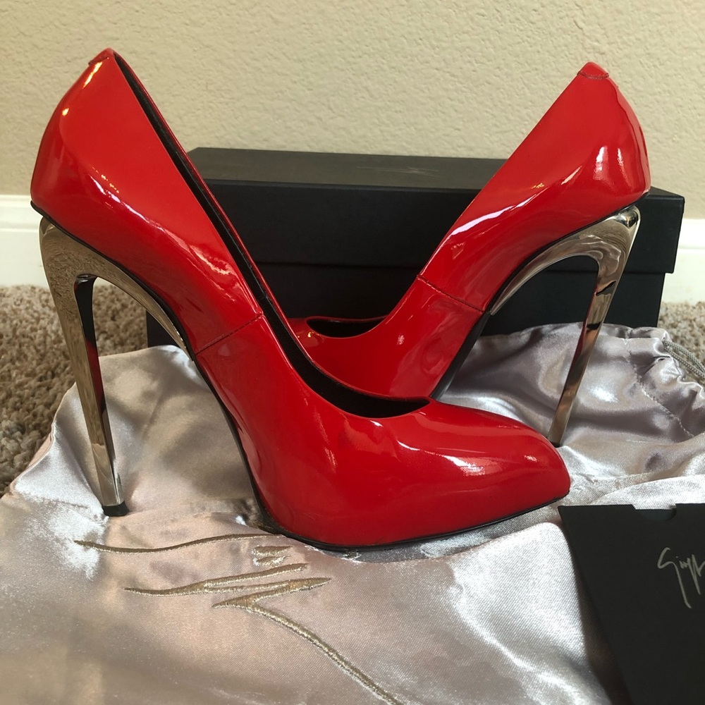 Giuseppe Zanotti AUTHENTIC patent leather pumps